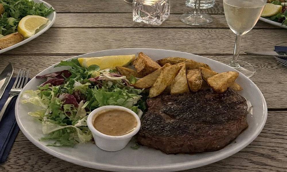 Two-Bulls-Steakhouse In Hastings Old Town