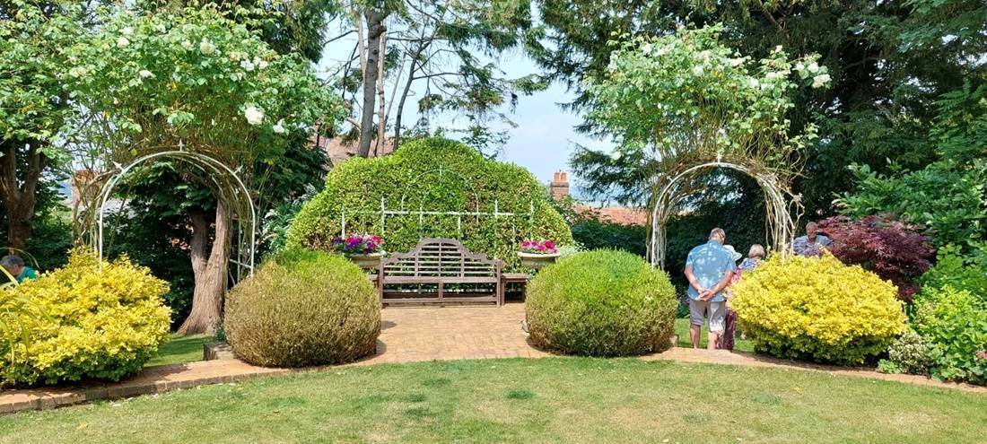 Winchelsea Secret Gardens showing a historic private garden in Winchelsea East Sussex